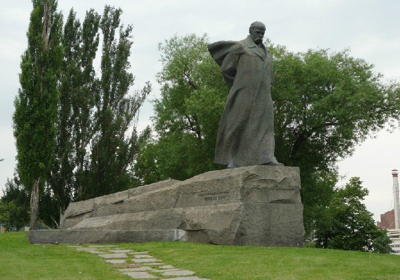 памятник тарасу шевченко в москве фото