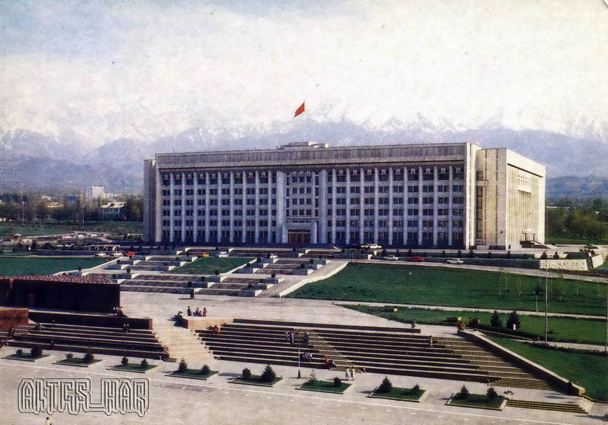 алматы акимат на площади республики фото