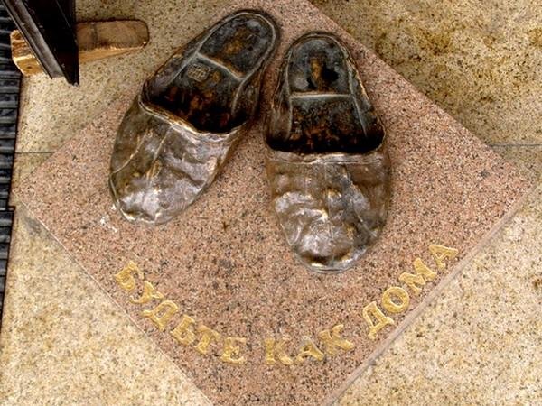памятники томска тапочки фото