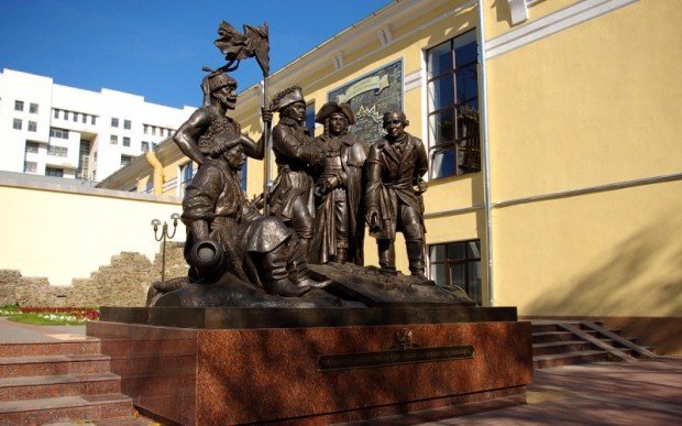 памятник основателям крепости дмитрия ростовского фото