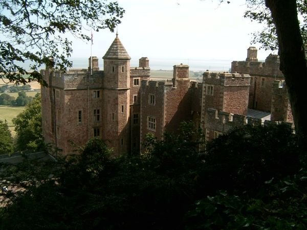 замок dunster castle , графство сомерсет. фото