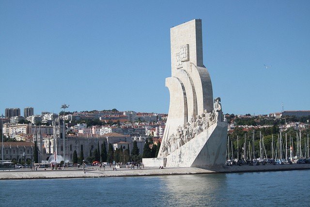 памятник первооткрывателям лиссабон фото