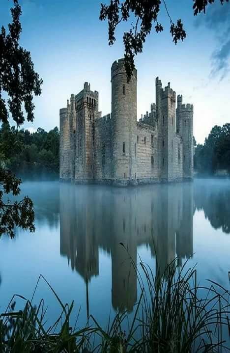 замок бодиам англия романский стиль фото
