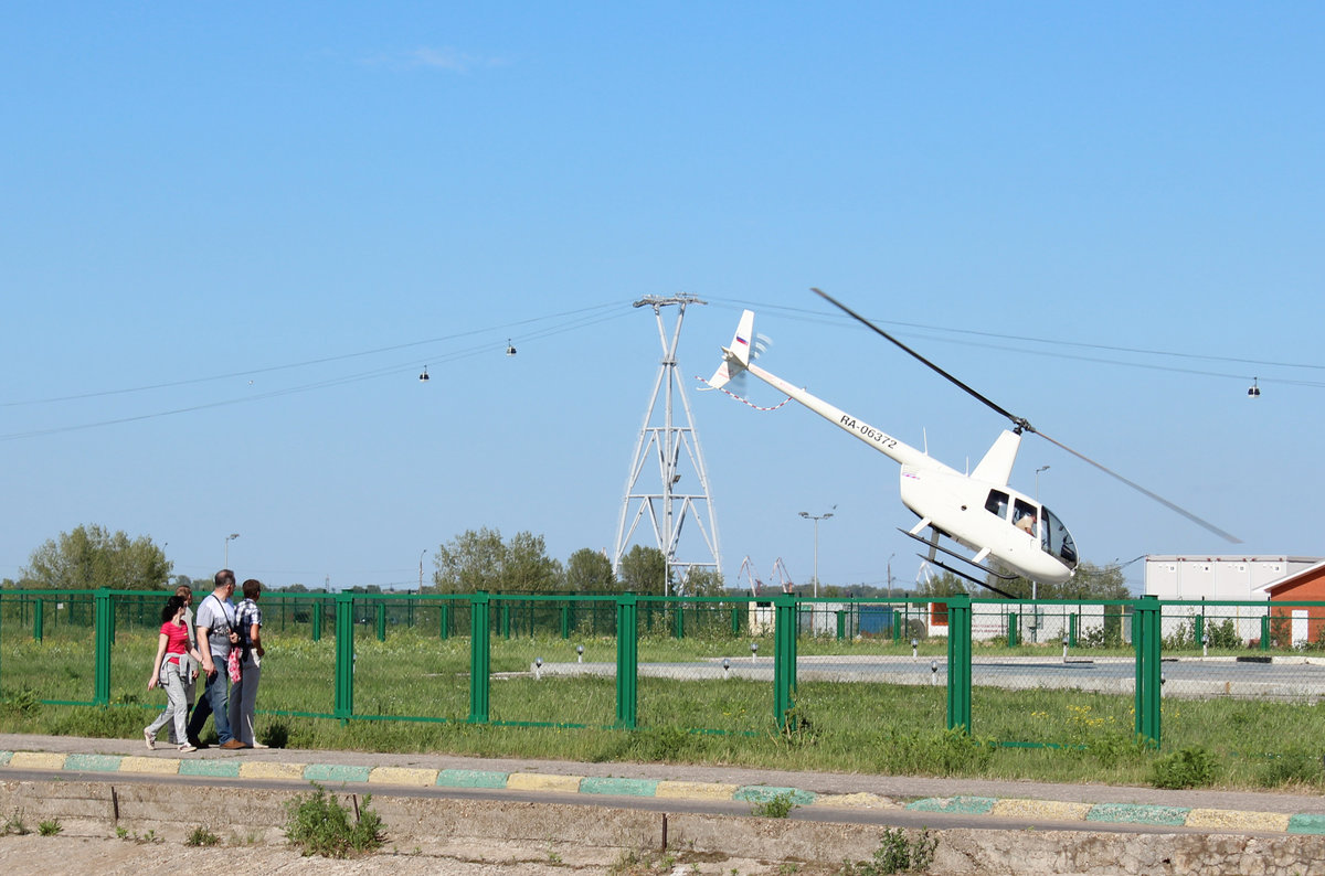 белый вертолет фото