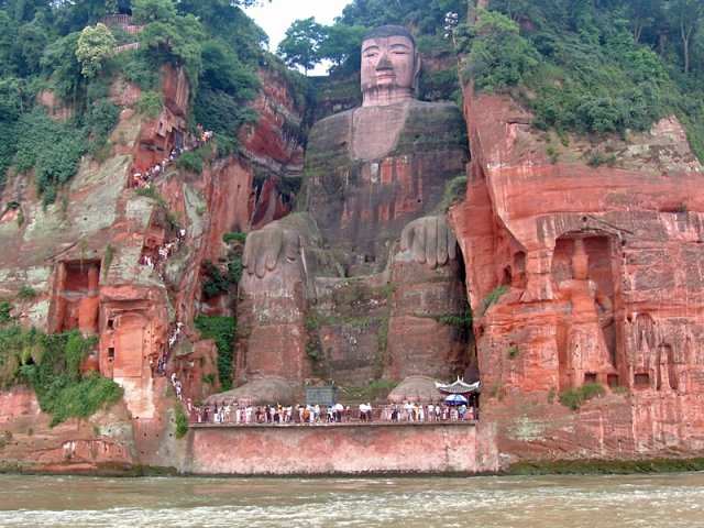 статуя будды в лэшане китай фото