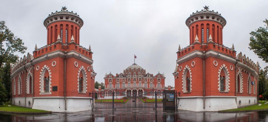 петровский путевой дворец фото