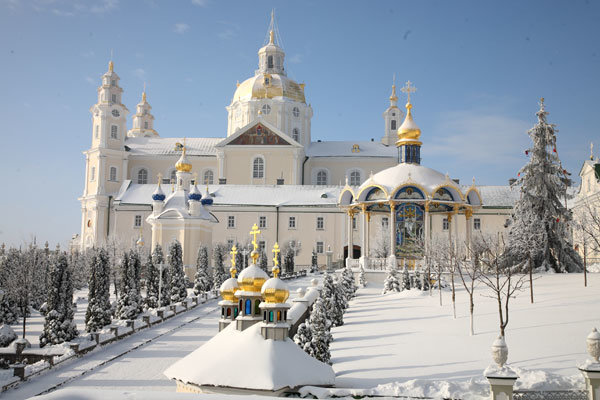 почаевская лавра зима фото