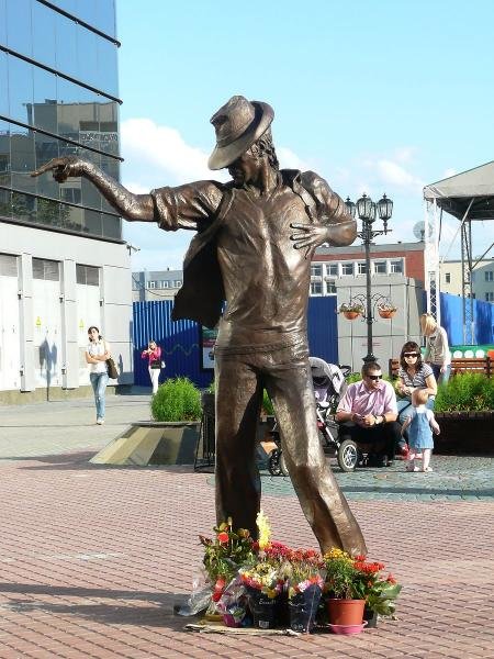 памятник майклу джексону екатеринбург фото