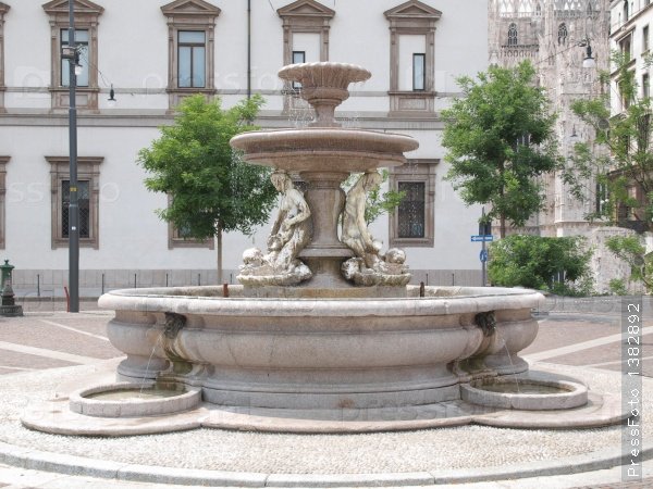 милан фонтан фото