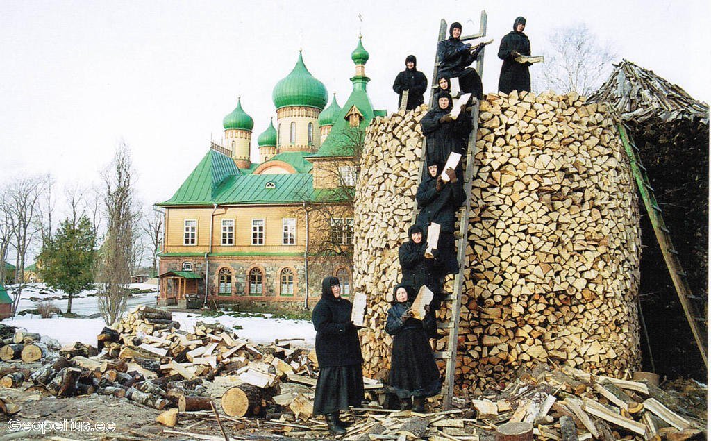 пюхтицкий женский монастырь дрова фото