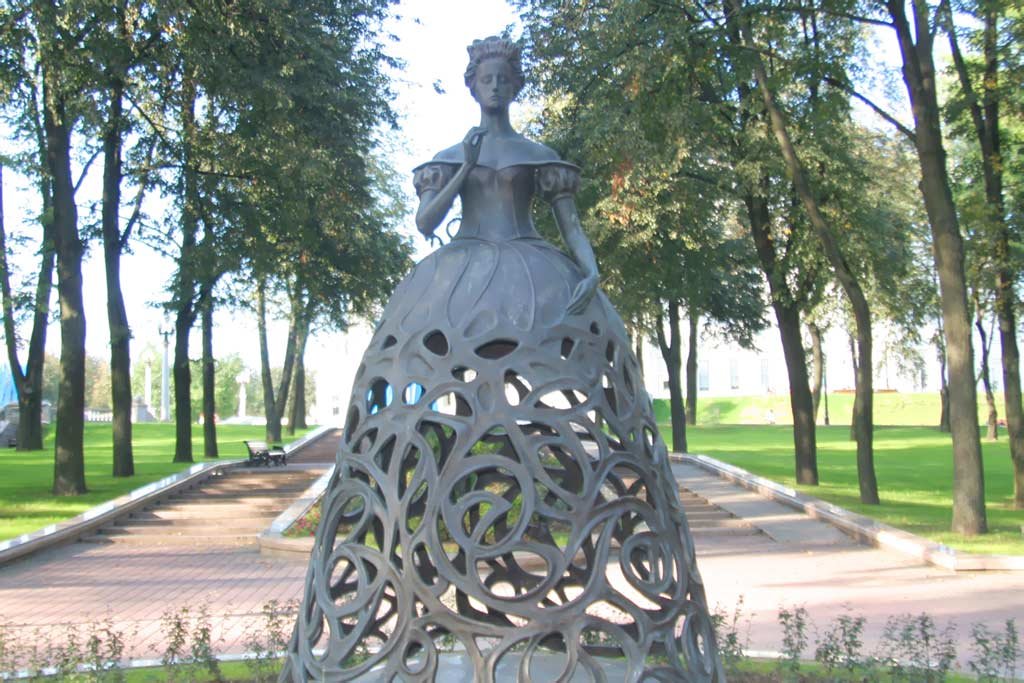 михайловский сквер минск скульптуры фото