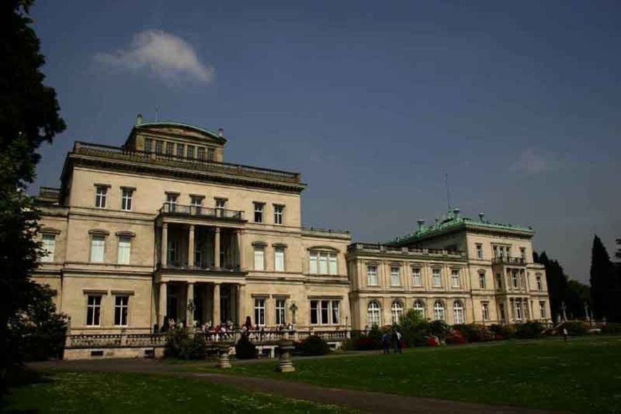 вилла хюгель фото