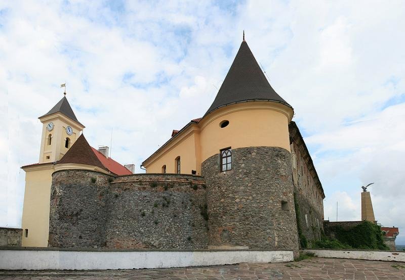 замок паланок в мукачево фото