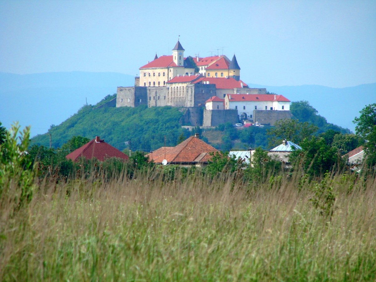 замок паланок в мукачево фото