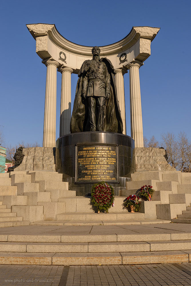 памятник александру 2 в москве фото