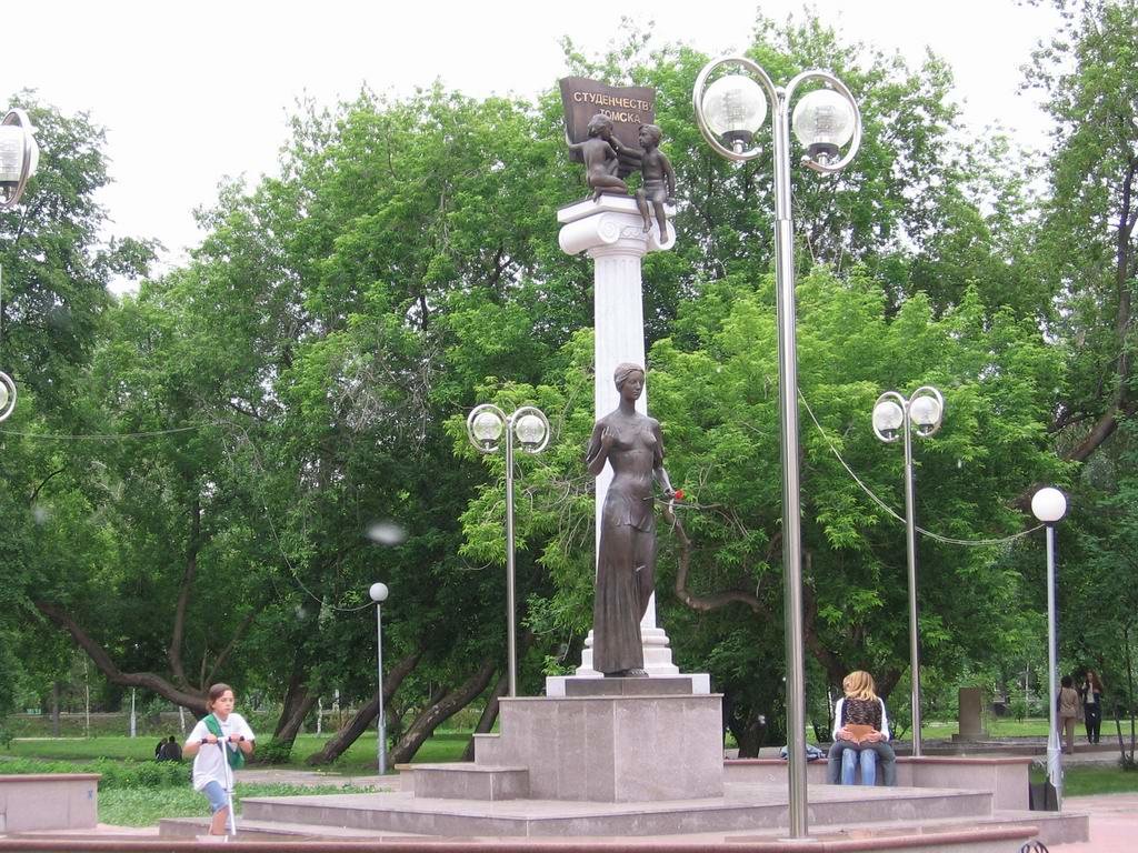 памятник студенчеству томска фото