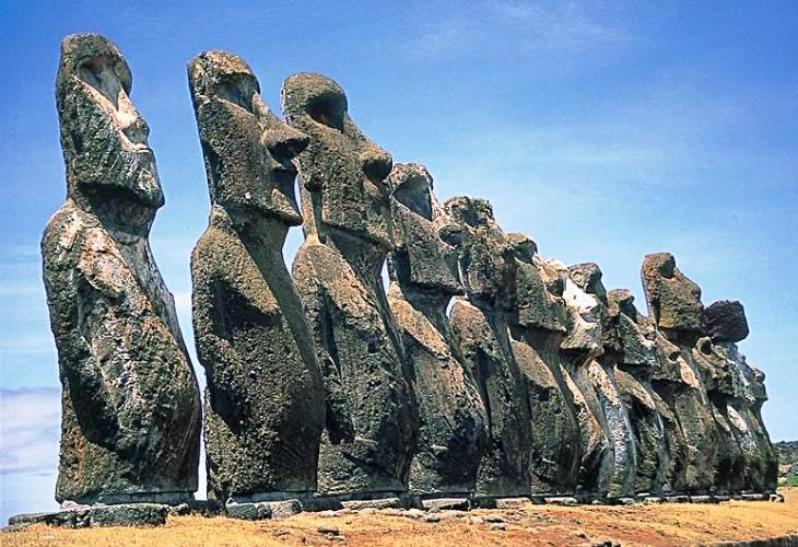 каменные истуканы острова пасхи фото