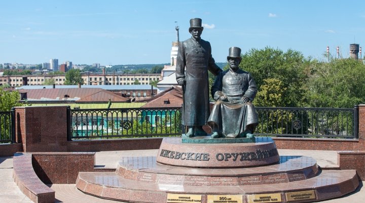 памятник оружейникам в ижевске фото