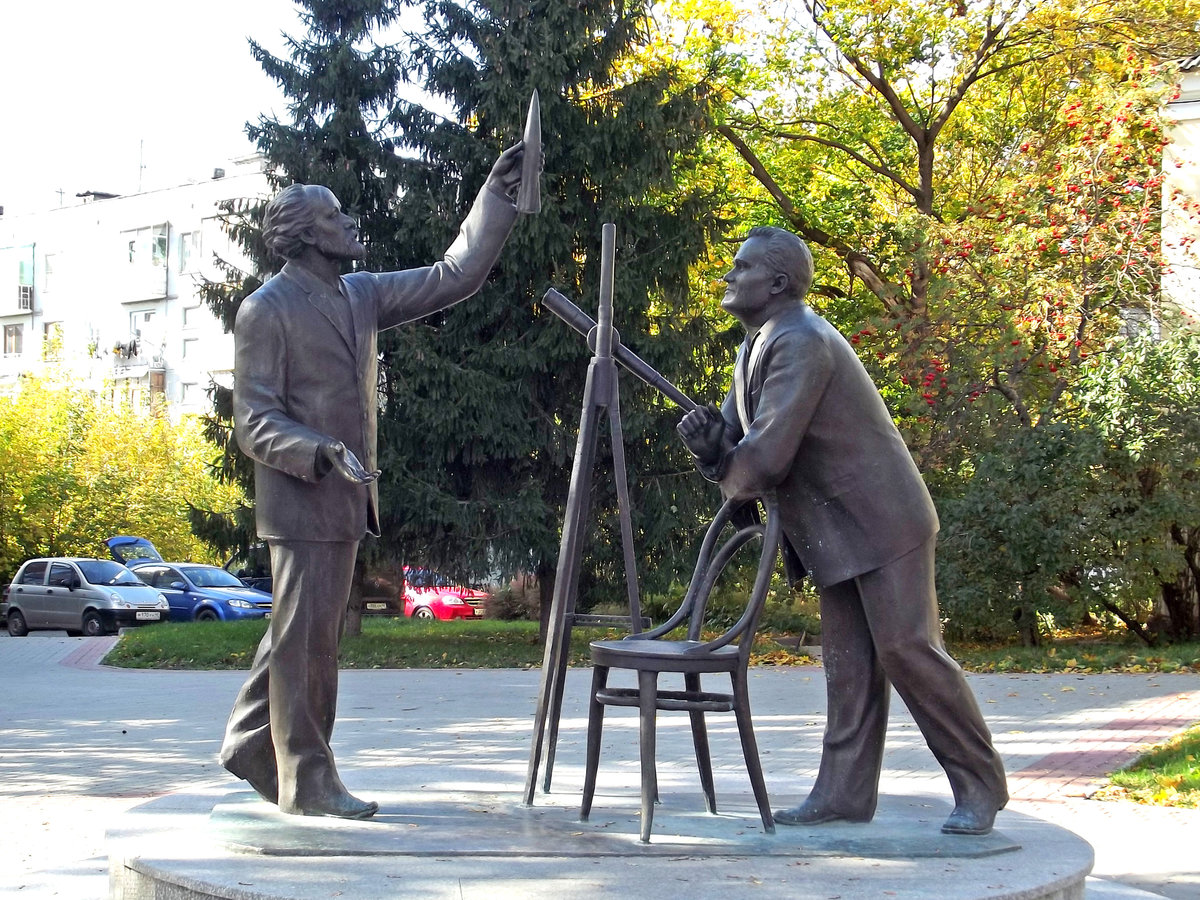 калуга памятник циолковский и королёв фото