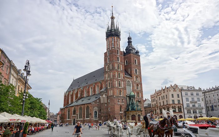 рыночная площадь кракова и мариацкий костёл фото