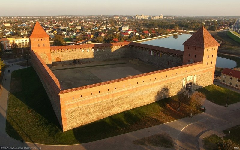 лидский замок беларусь фото