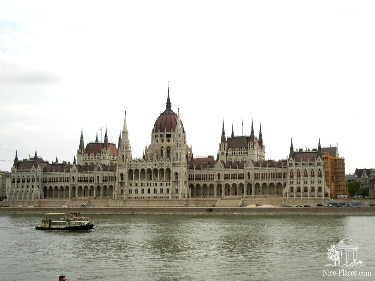 Здание венгерского парламента фото