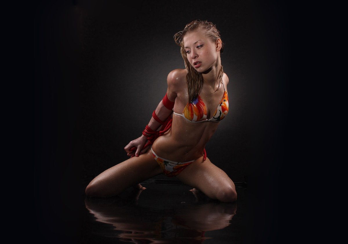 russkih-svyazannaya-krasotka-foto-devushkami-porno