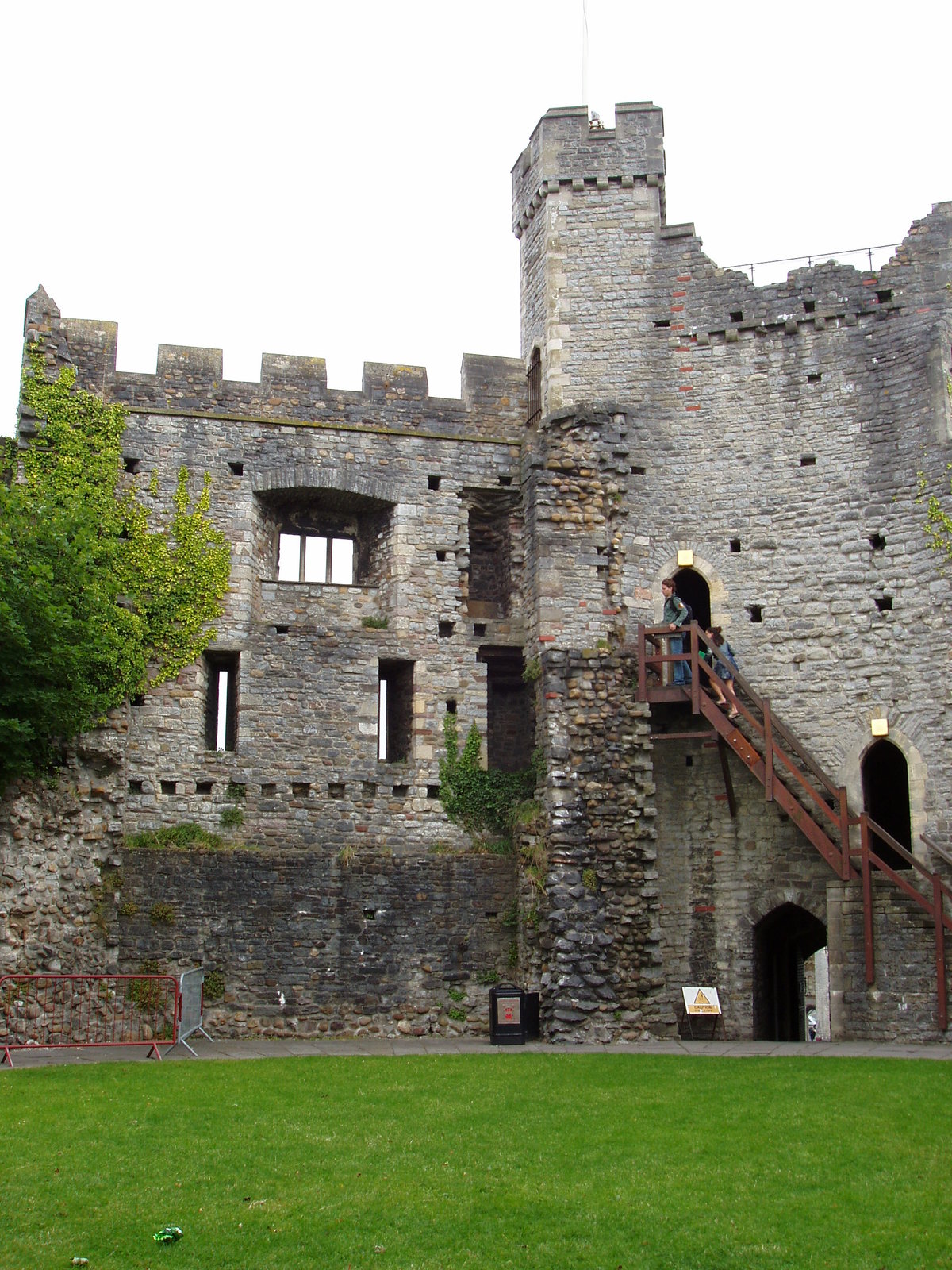 замок кардифф (cardiff castle) фото