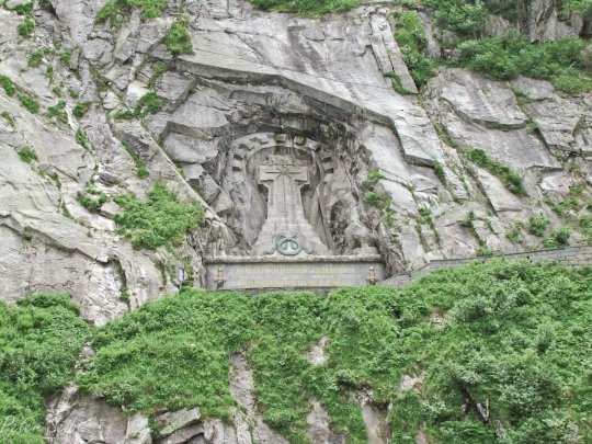 мемориал суворова в швейцарии андерматте фото