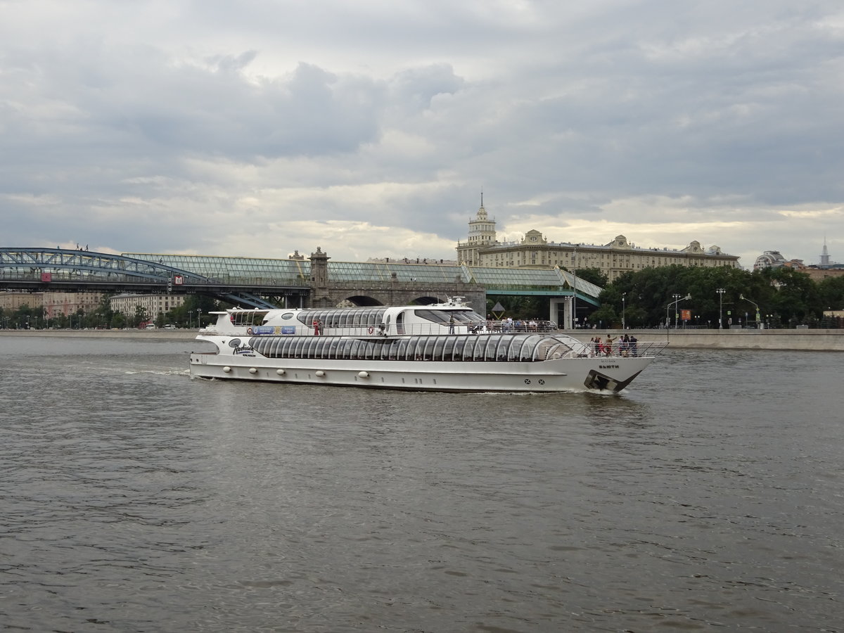прогулка на теплоходе по москве реке фото