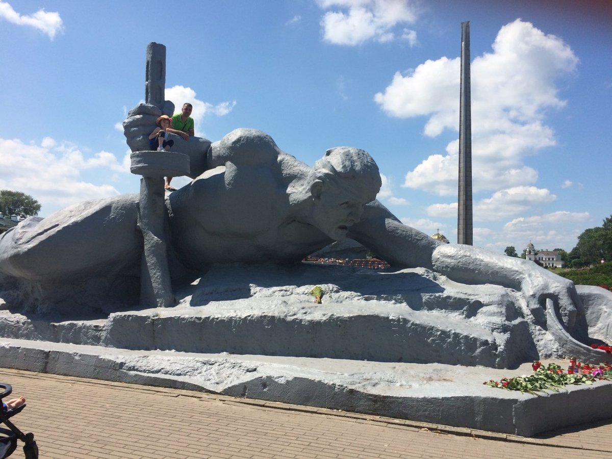 памятник жажда в брестской крепости фото