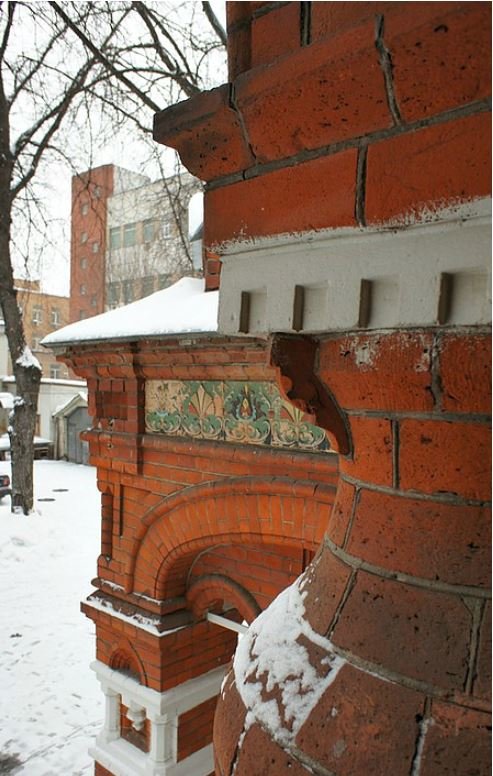 храм из красного кирпича в москве щукино фото