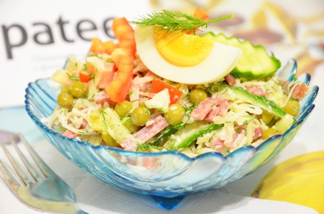 салат с пекинской капустой и кукурузой фото