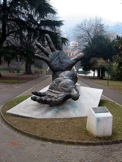 прикольные памятники и скульптуры мира фото