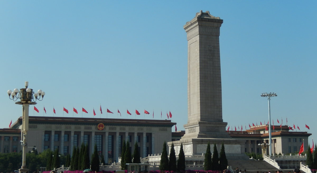 площадь тяньаньмэнь монумент народным героям фото