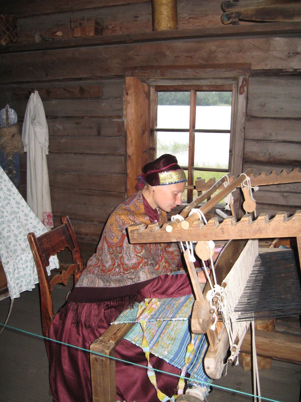 старинный ткацкий станок фото
