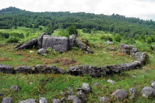 дольмены в абхазии фото