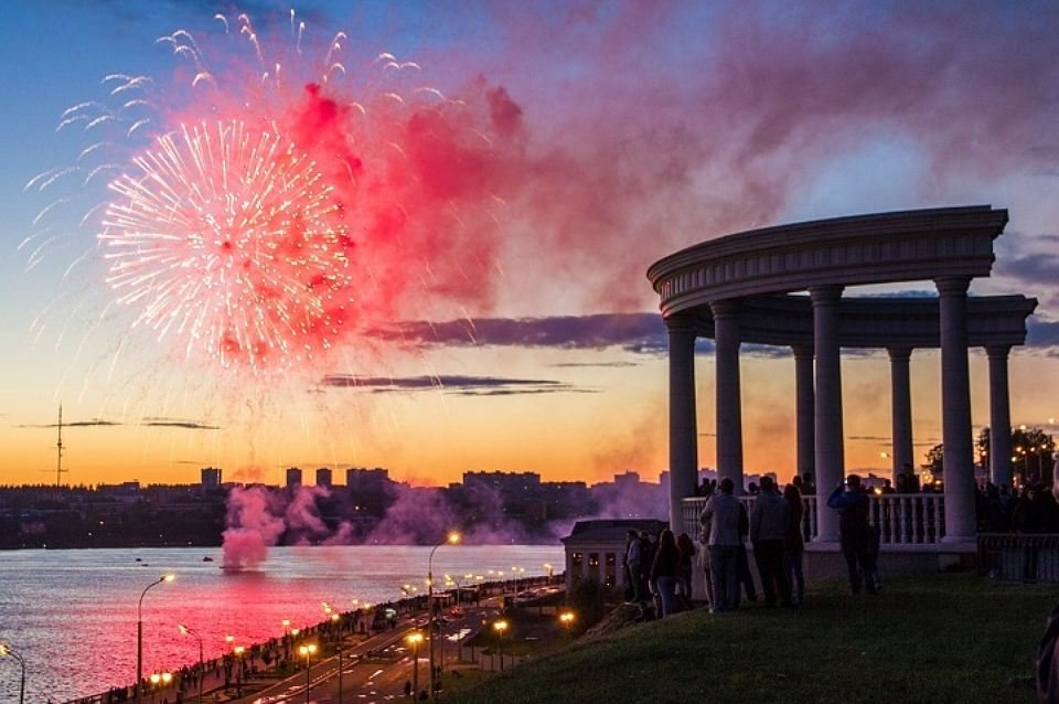салют на день россии фото