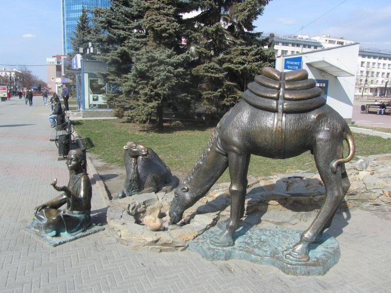 памятник верблюду в челябинске фото