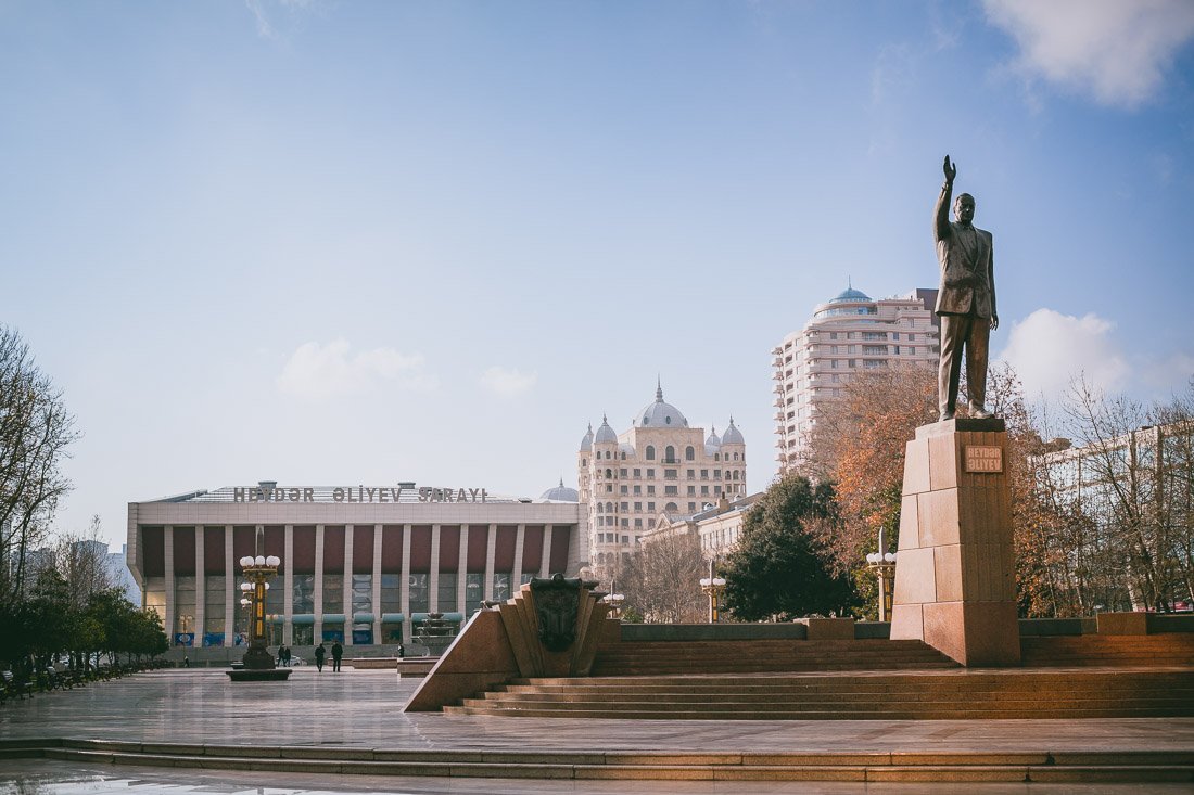 памятник ленину в баку фото
