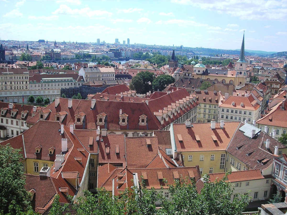 прага город красных крыш фото