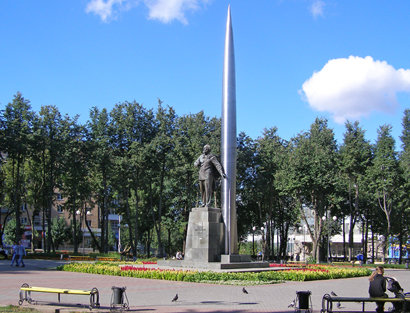 памятник циолковскому в калуге фото