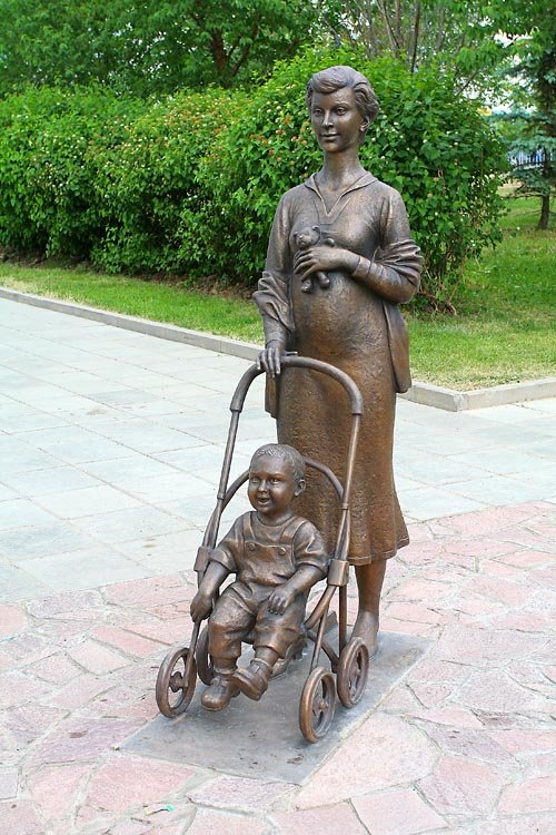 памятник материнству фото