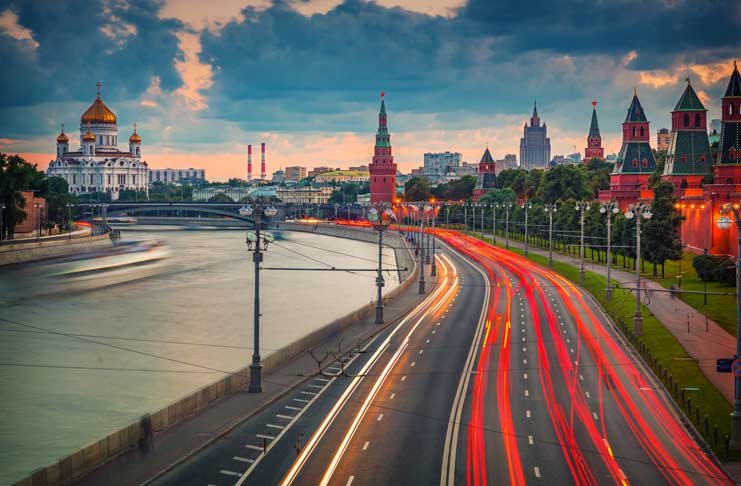 кремлевская набережная москва фото