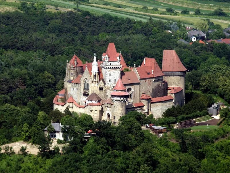 вена замок кройценштайн фото