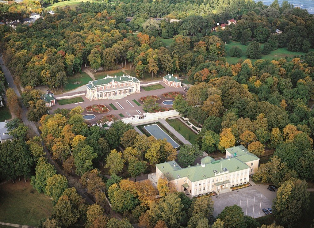 парк кадриорг в эстонии фото