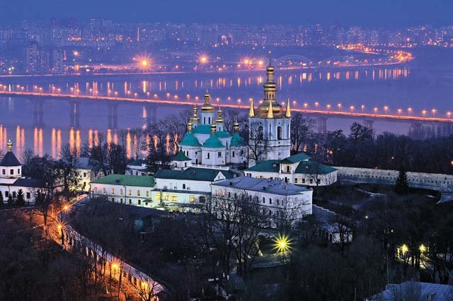 киево-печерская лавра ночью фото