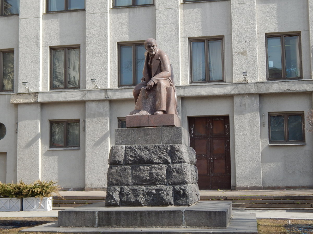 памятник ленину на тверской площади фото