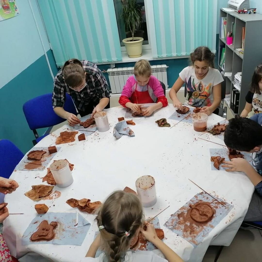 Photo by Дополнительное образование on December 06, 2021. May be an image of one or more people, people sitting, people standing and indoor.