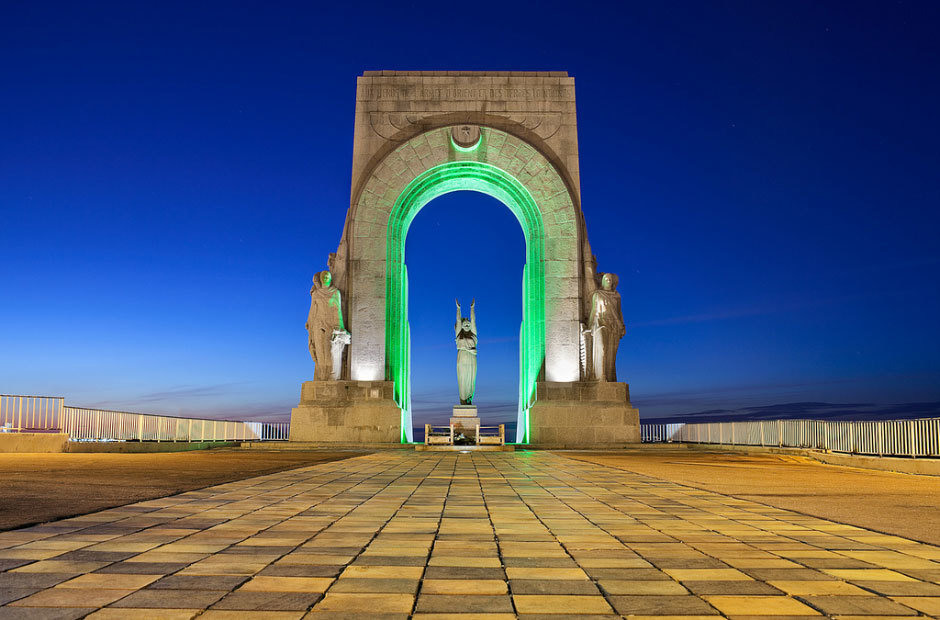 monument фото